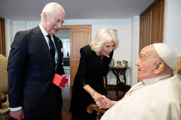 Rei Charles III e Rainha Camilla visitam Papa Francisco no Vaticano | Reprodução/Royal Family