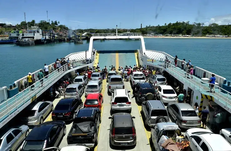 Espera na fila do ferry boat chega a 3 horas após o Natal; veja