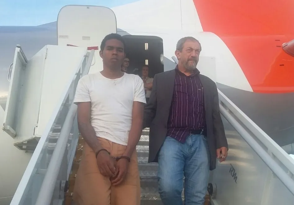 BARALHO DO CRIME: Preso em São Paulo, líder do tráfico em Massaranbuba é trazido para Salvador