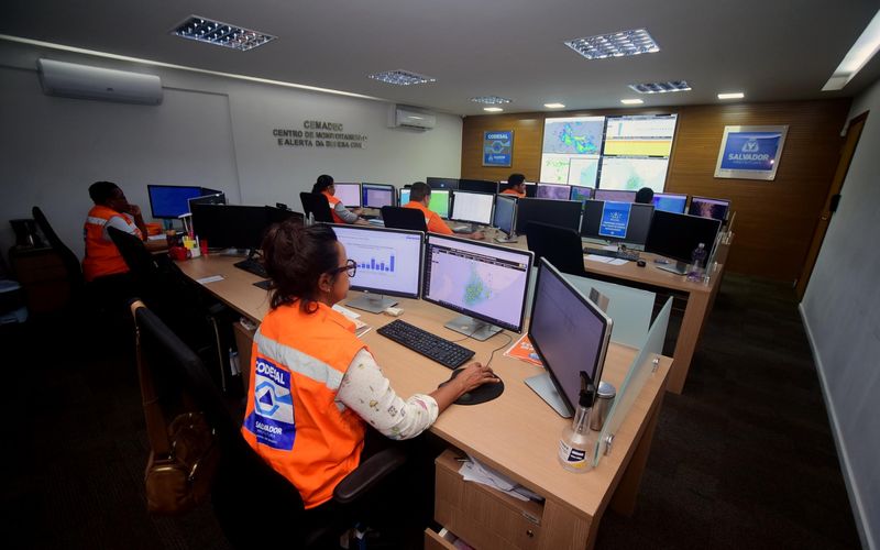 Bairros como Pituba, Cabula e Pernambués registraram pontos de alagamento acima de 30 cm, segundo medições preliminares de pluviômetros automáticos instalados pela Prefeitura/Fotos:Jefferson Peixoto/Secom PMS