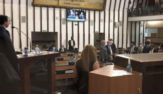 Em sessão emotiva, deputados que não reelegeram se despedem da AL-BA