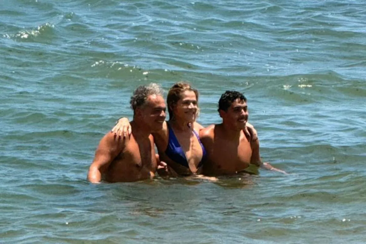 Ingrid Guimarães e curador de palcos do Rock in Rio curtem praia de Salvador