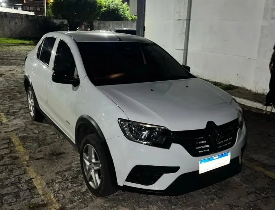Foragido da Justiça é preso com carro clonado em Lauro de Freitas