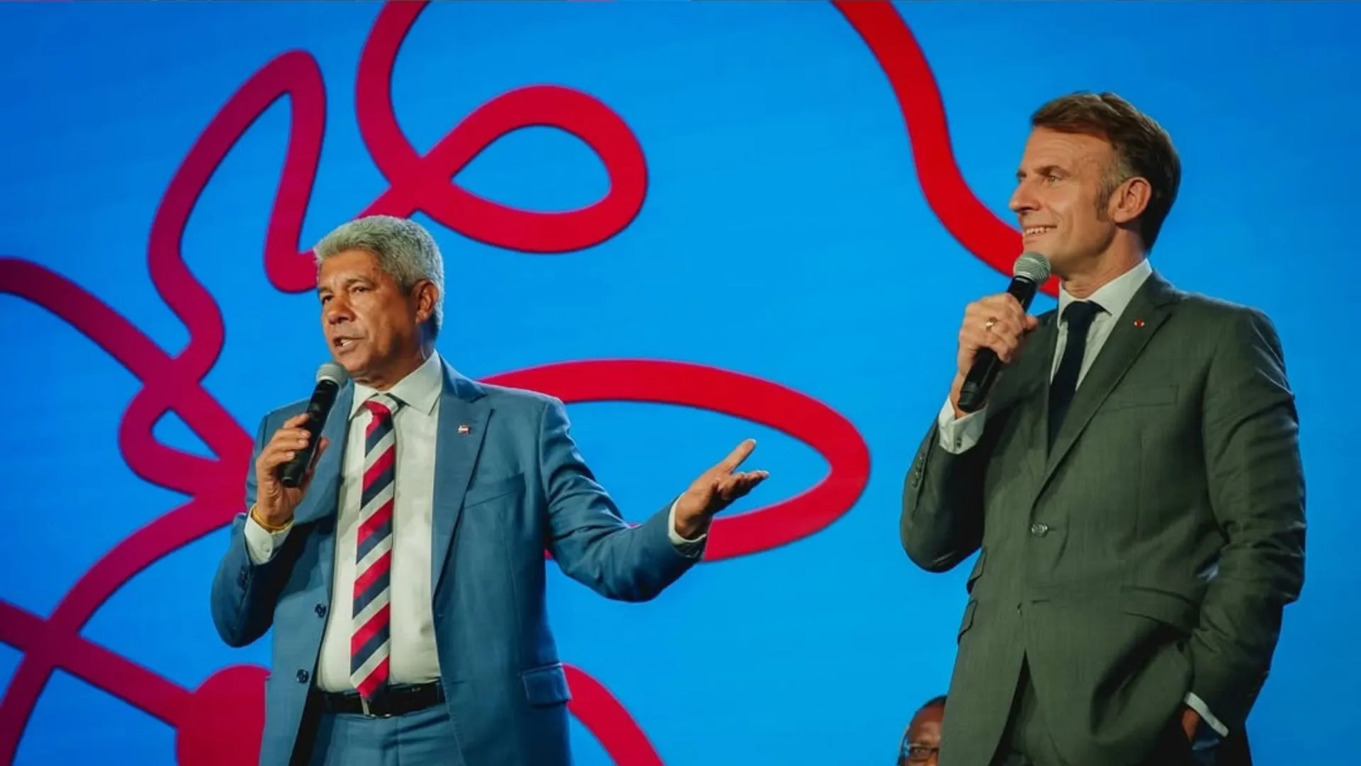 Jerônimo e Macron em evento em Salvador