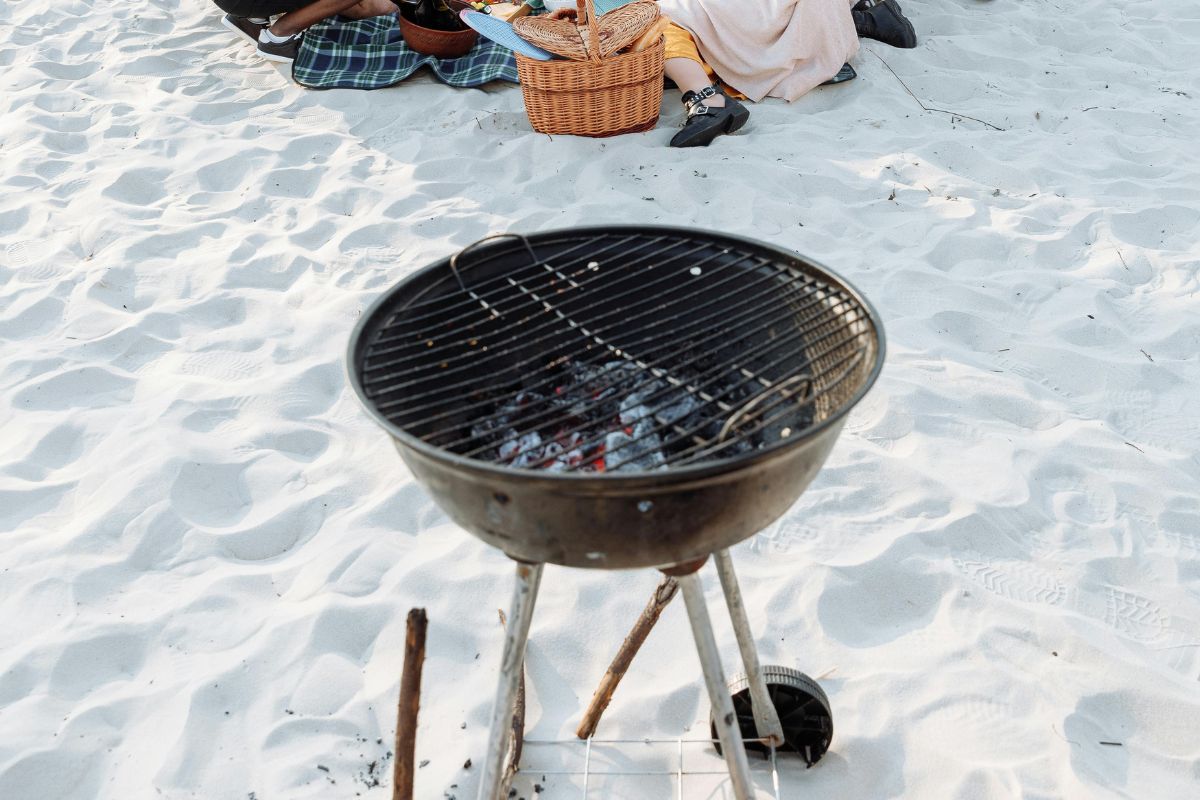 Churrasqueira Na Praia| Foto: Pexels Thirdman