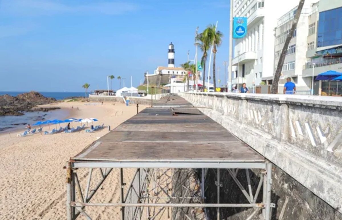 A montagem da plataforma começou no dia 4 de janeiro. | Foto: Bruno Concha/Secom