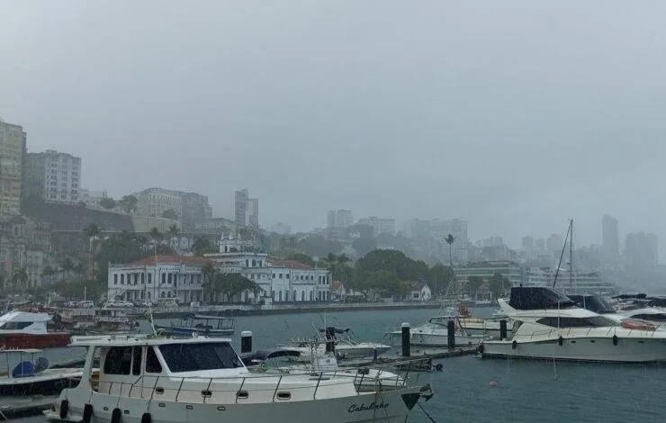 Mais de 180 cidades baianas recebem alerta de chuva intensa para o fim de semana