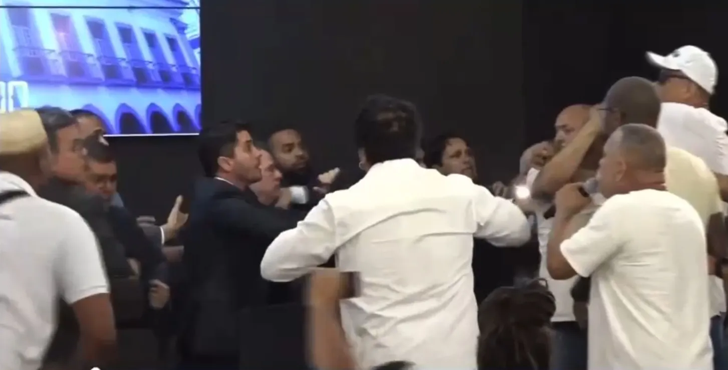 Mesmo após agressões, vereadores mantêm votação do reajuste dos professores