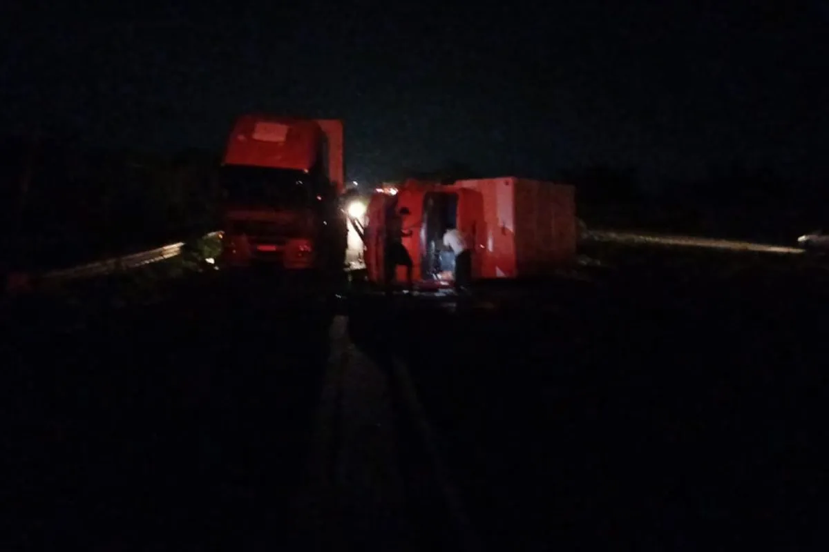 Vídeo: Acidente entre caminhões na BR-324 deixa um morto na Bahia