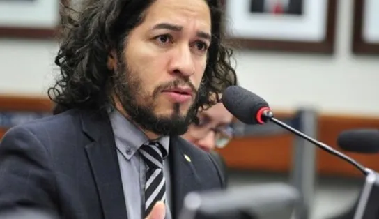 Se depender do PT, Jean Wyllys vai disputar vaga na Câmara dos Deputados