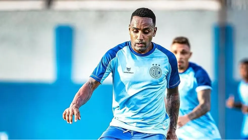 Em fim de empréstimo ao Confiança, Dionísio não deve ter espaço no Vitória 