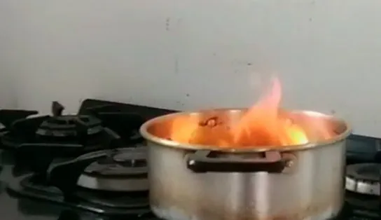 Panela pegou fogo, e agora? Bombeiros ensinam técnica e alertam para não jogar água