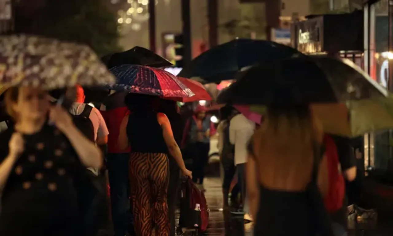 O Inmet emitiu um alerta de chuvas intensas, com grau de severidade de perigo potencial, para a Bahia. | Foto: Paulo Pinto/Agência Brasil/Ilustrativa