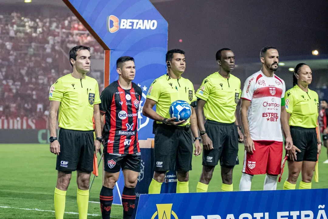 Vitória e CRB fazem sua estreia na Copa do Nordeste com transmissão da TV Aratu e do Aratu On. 