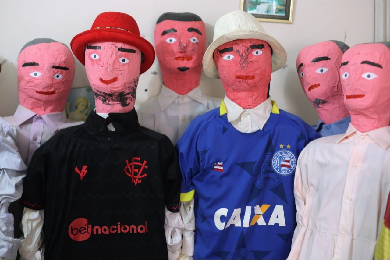 Vestido com roupas velhas ou mesmo camisas de time, o boneco Judas é uma tradição a mais na Semana Santa. Foto: Reprodução/Correio