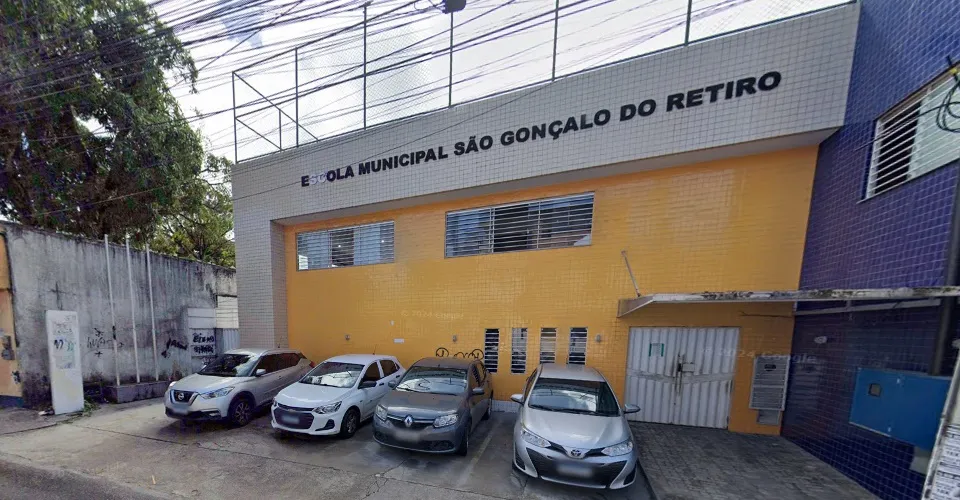 Secretaria de educação suspende aulas em São Gonçalo, mas estudantes são flagrados nas escolas
