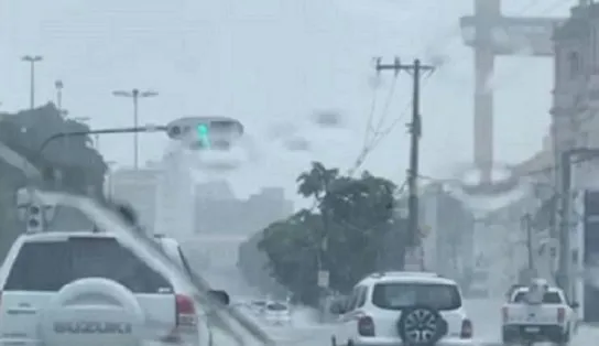 Chove em Salvador até a próxima terça-feira e há previsão de raios e trovões