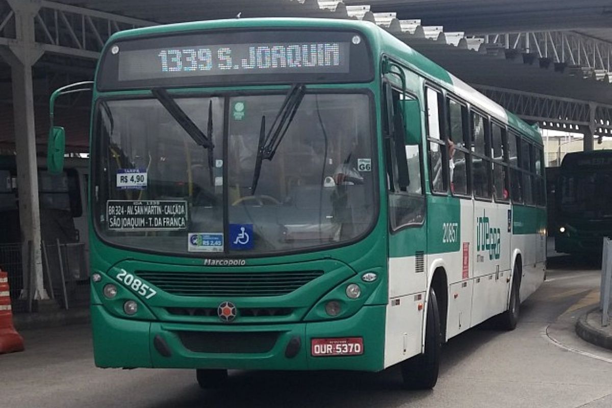  Devido &agrave; obra do VLT na Av. Jequitaia, em Salvador, diversas linhas de &ocirc;nibus v&atilde;o alterar o itiner&aacute;rio a partir da segunda-feira (9). Foto: Alexandre Souza/&Ocirc;nibus Brasil