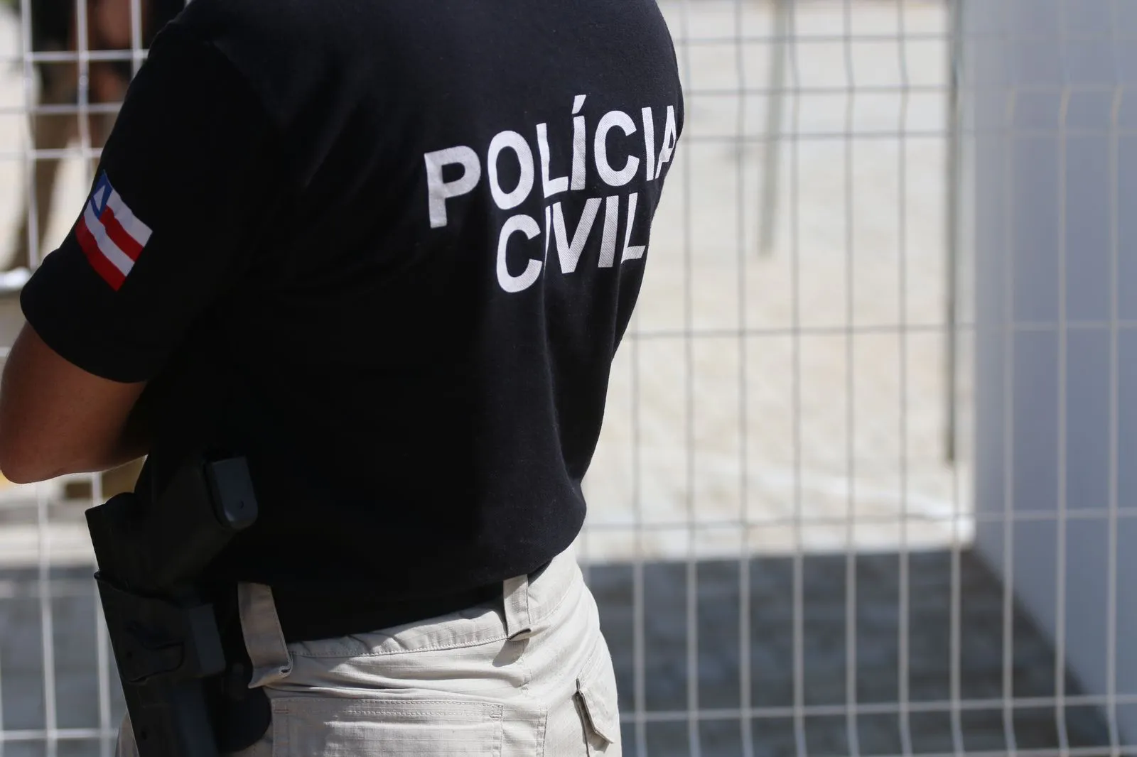 Homem é preso em flagrante por ameaçar a mãe com tesoura em Alagoinhas