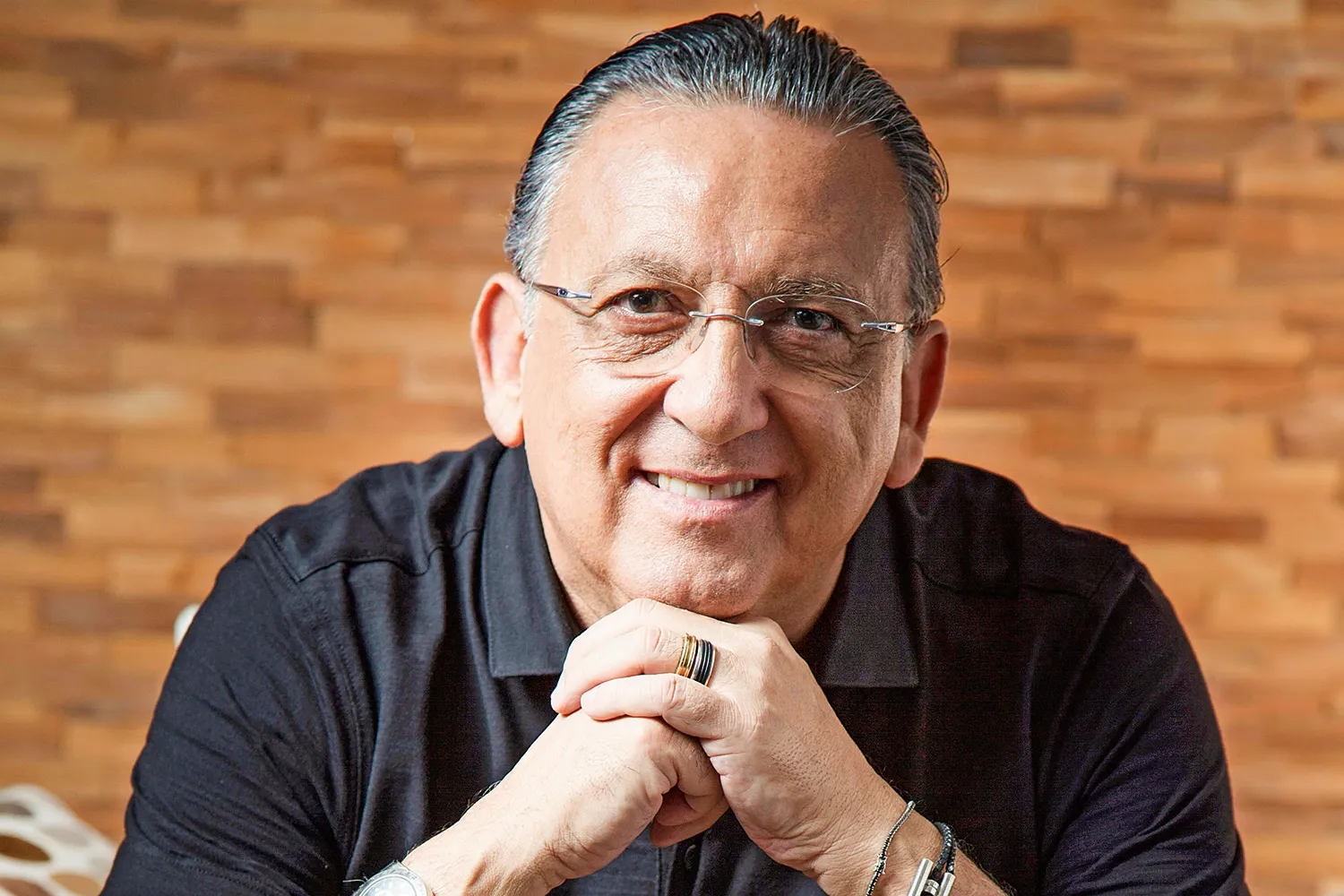 Galvão Bueno é internado com diagnóstico de pneumonia