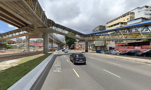 Homem baleado na passarela da Avenida Bonoc&ocirc;. Foto: Google Street View