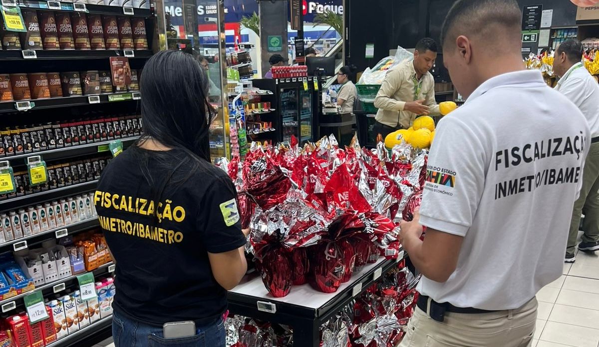 Agentes Do Ibametro Durante Opera&ccedil;&atilde;o De P&aacute;scoa   Divulga&ccedil;&atilde;o