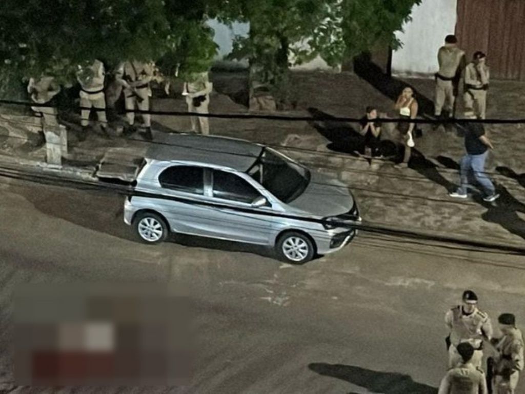 O homem foi morto com dezenas de tiros, em uma rua residencial no Rio Vermelho. Foto: Redes Sociais