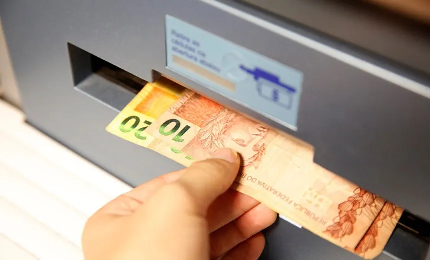 Pagamento de até R$ 500 do FGTS para trabalhadores teve início nesta sexta 