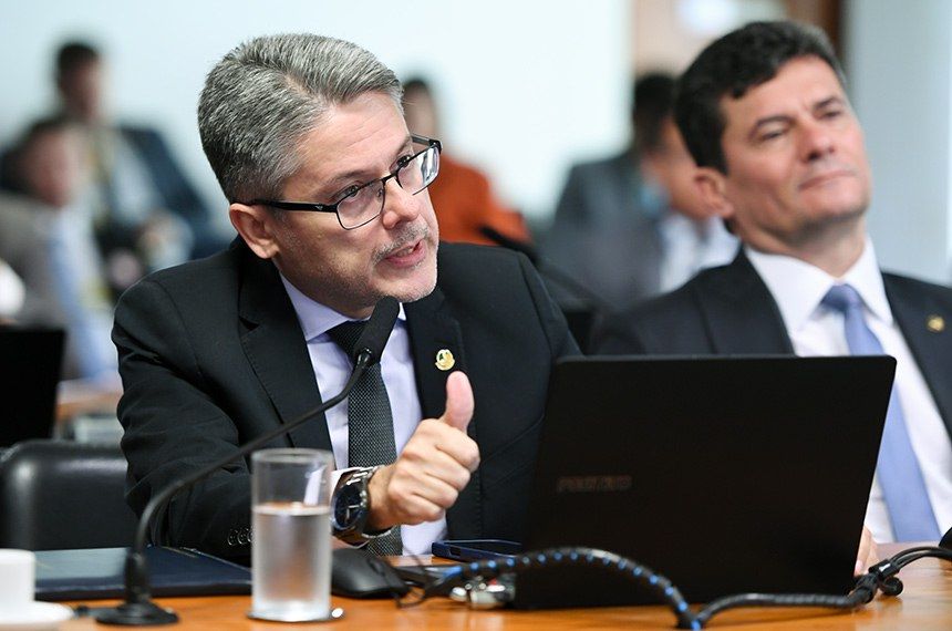 Alessandro Vieira ao lado de Sergio Moro. Foto: Edilson Rodrigues | Agência Senado Senado