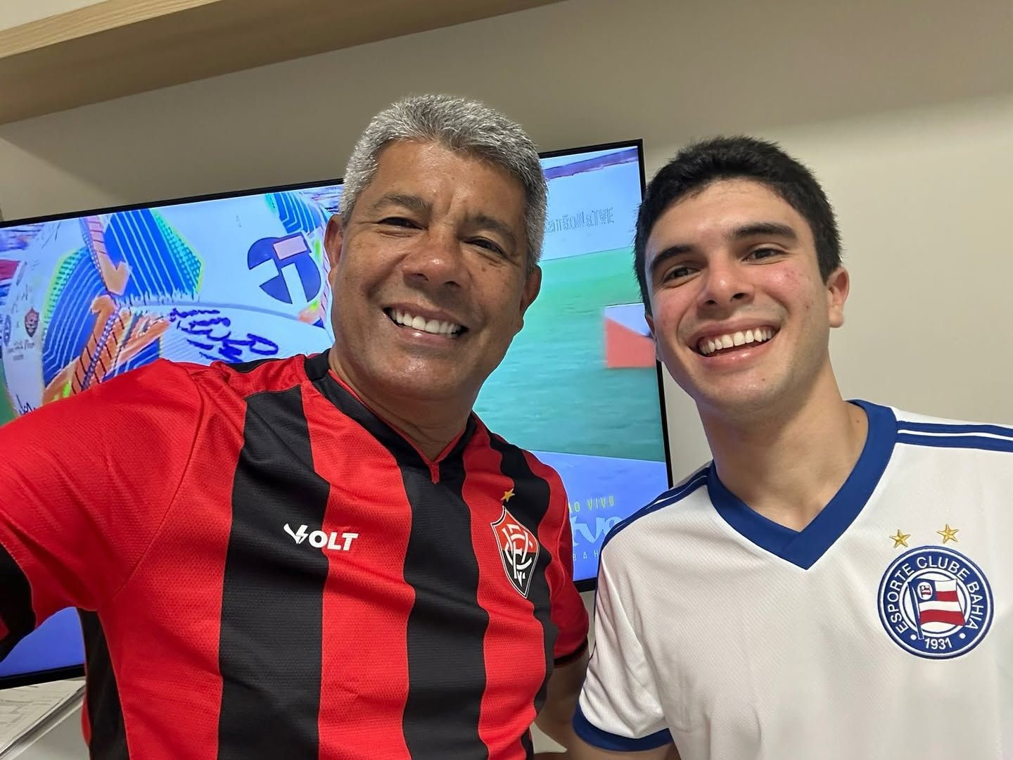 Jerônimo assiste Ba-Vi ao lado do filho João Gabriel | Foto: arquivo pessoal