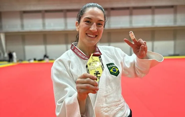 De ouro! Judoca Mayra Aguiar é primeira brasileira a vencer Grand Slam em Tóquio