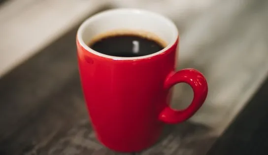 Menorzinho fatal: britânico morre de overdose de cafeína após consumir o equivalente a 200 xícaras de café