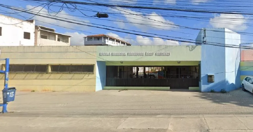 Clima de insegurança deixa bairros de Salvador sem aulas e ônibus nesta terça (17)