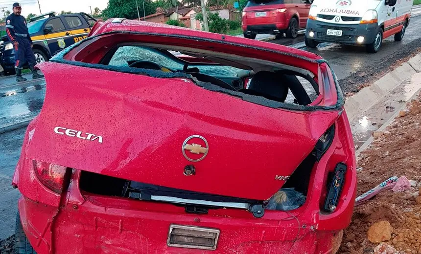 FATALIDADE: Colisão entre carro e caminhão mata avó e criança de 5 anos na BR-101