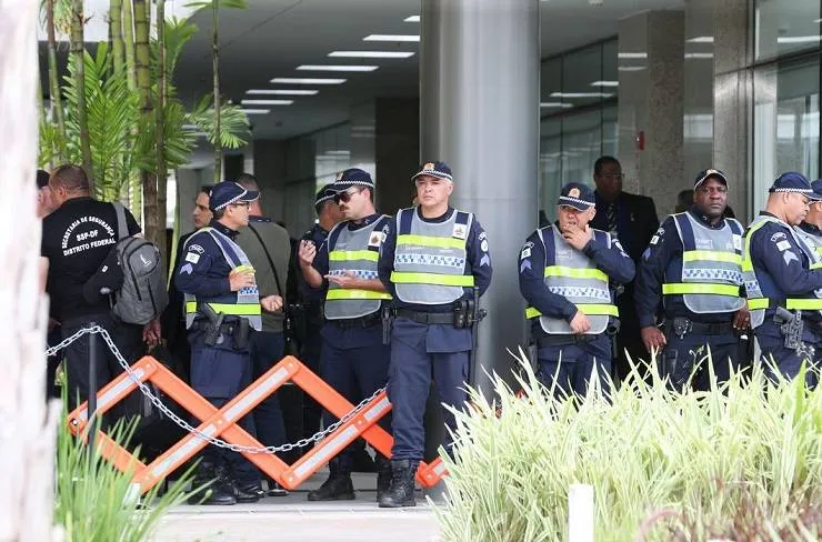Sob forte esquema de segurança, Bolsonaro depõe à PF por 3 horas sobre joias sauditas