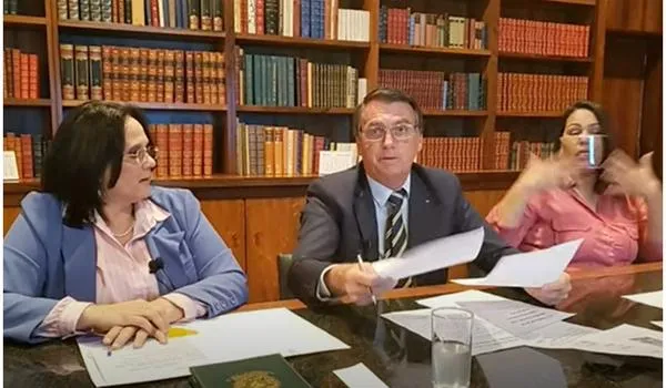 Bolsonaro volta a falar sobre valor das novas parcelas do Coronavoucher, mas alerta: "vamos voltar ao trabalho"
