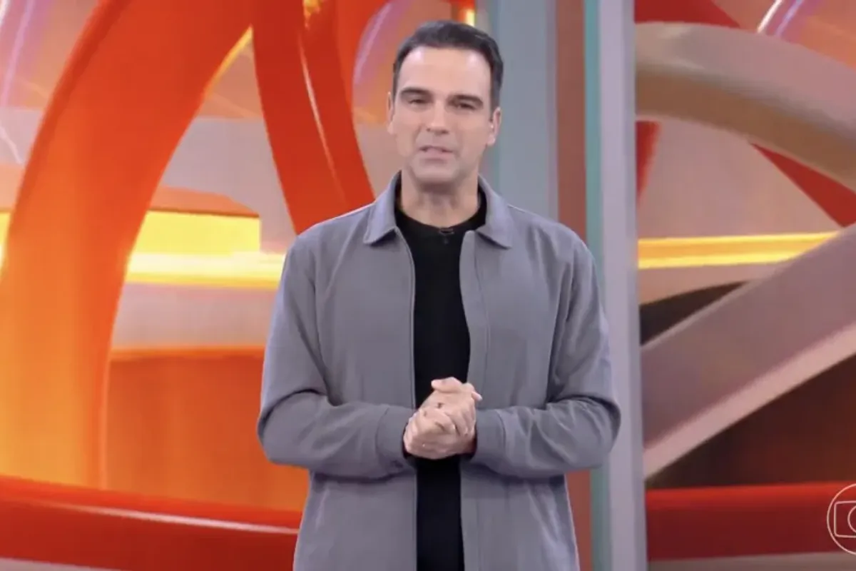 Tadeu Schmidt &eacute; o apresentador do BBB 26. Foto: Reprodu&ccedil;&atilde;o | TV Globo