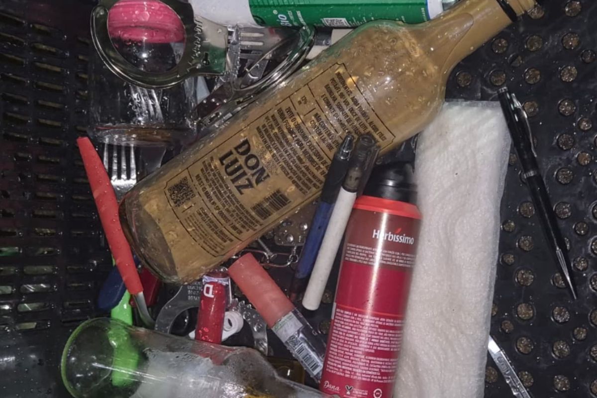 Talheres, Desodorantes E Até Algemas Mais De 500 Objetos São Barrados Nos Portais Do Carnaval De Salvador |Fotos: Gabriel Arouca/SSP