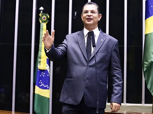 Líder do PL diz que não houve acordo por anistia e pede perdão a Motta