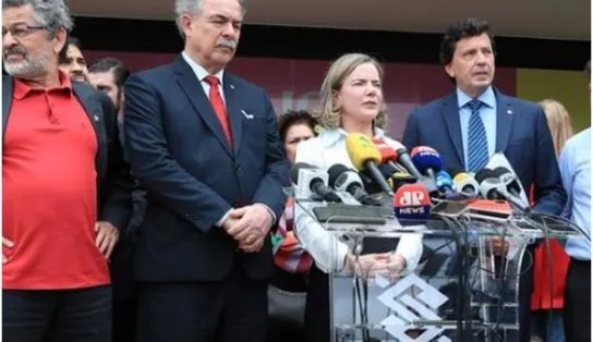 Transição de governo começa oficialmente nesta segunda-feira; Lula se reúne com equipe 