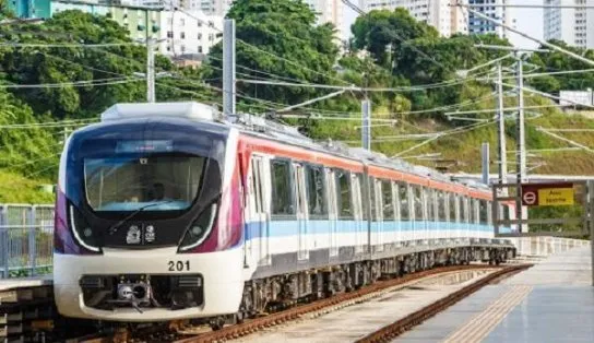 Voluntários fazem escuta ativa e afetiva em estações de metrô; acolhimento é gratuito