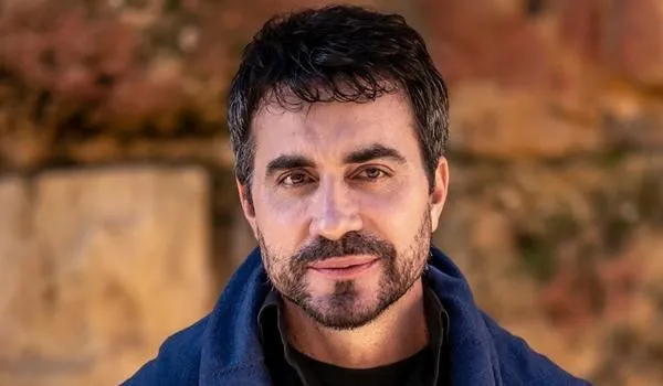 Veja foto: Padre Fábio de Melo surge irreconhecível e fãs não perdoam; "Sidney Magal, é você?"