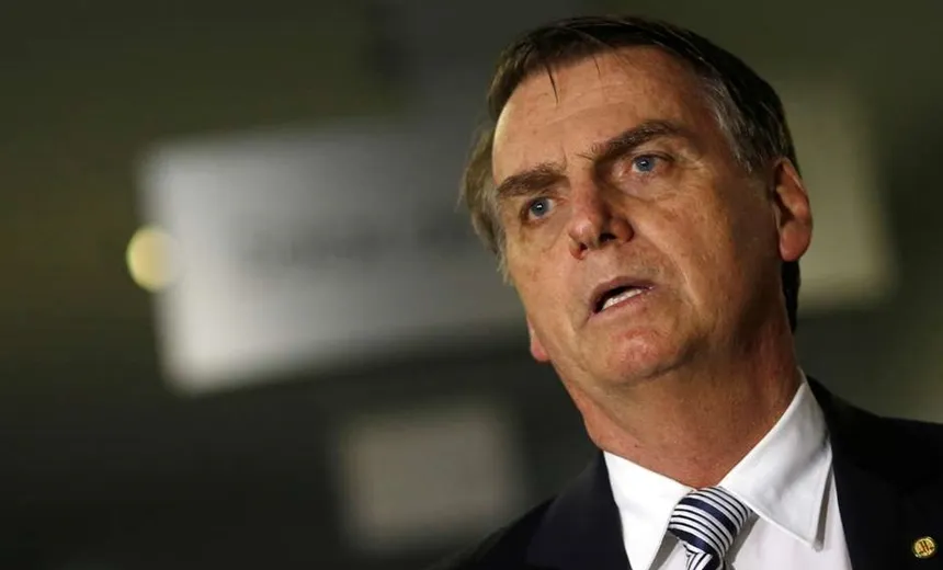 No Twitter, filho de Bolsonaro dispara: “morte de meu pai não interessa só aos inimigos”