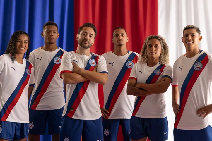 Jogadores Com a Nova Camisa Do Bahia