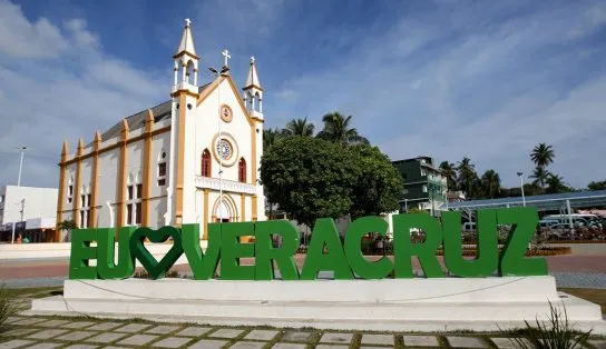 Ação na Ilha de Vera Cruz permite que moradores troquem lâmpadas e negociem débitos com a Coelba; confira