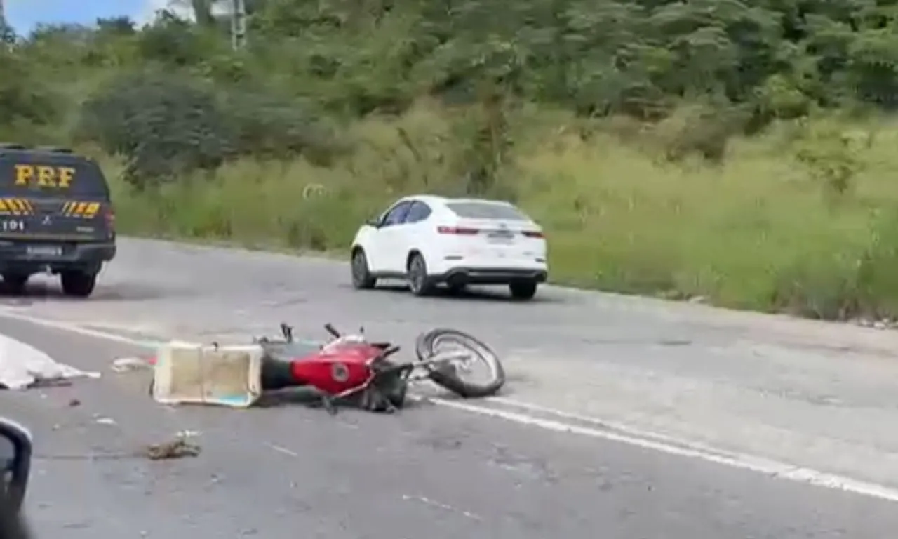 Motociclista morre após colisão com carreta na BR-324, em Conceição do Jacuípe