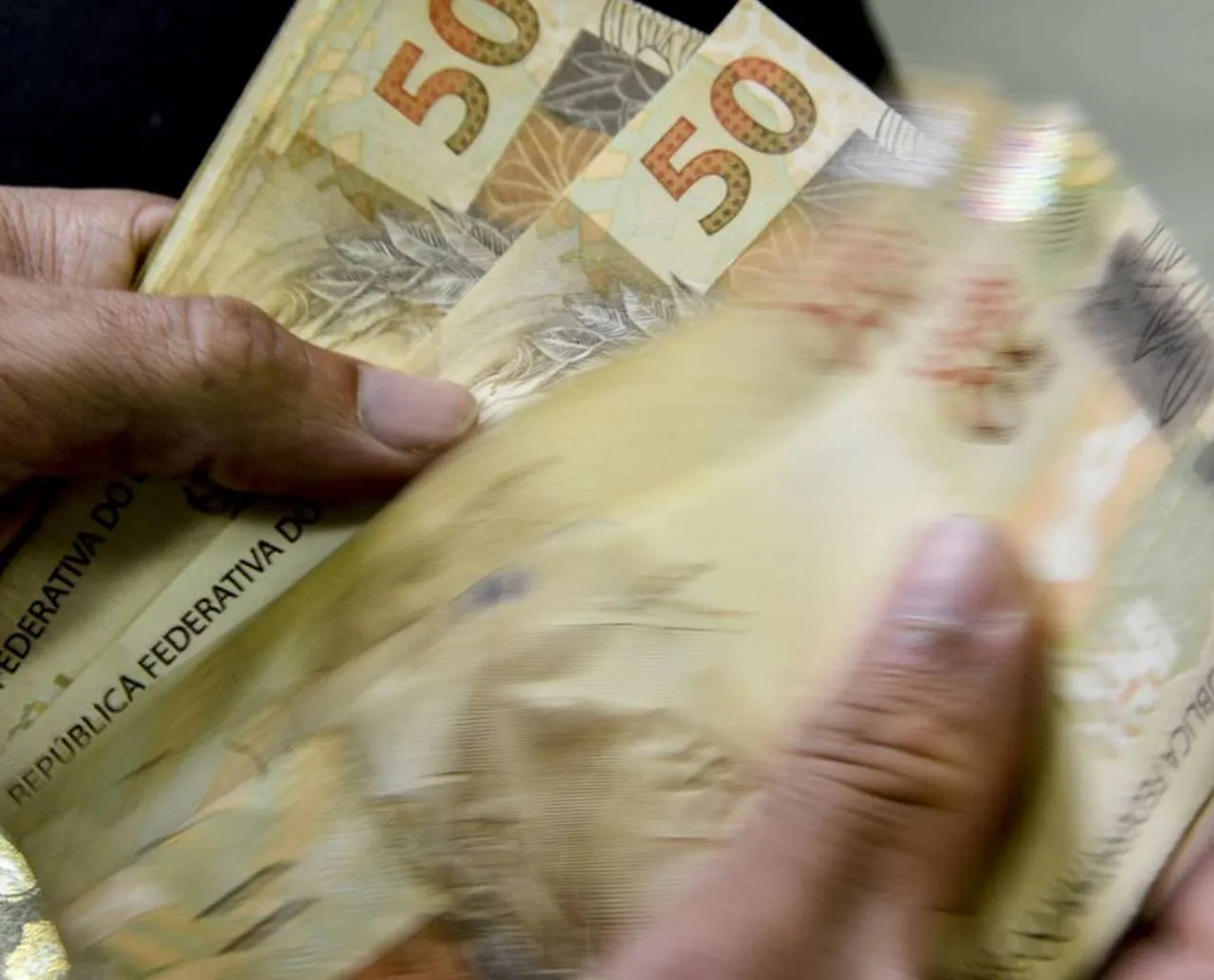 Governo propõe salário mínimo de R$ 1.389 em 2024, sem aumento real