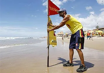 Salvamar alerta para risco de banho de mar nesta época do ano