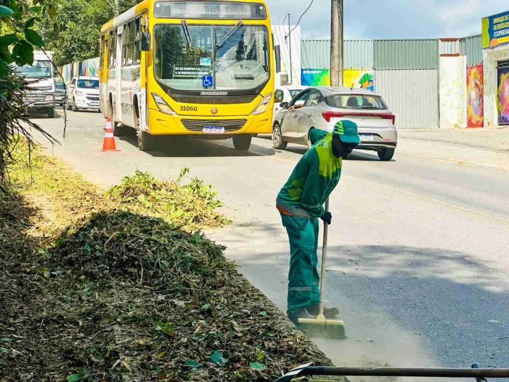 Limpurb realiza mutirão com mais de 50 profissionais em Salvador 