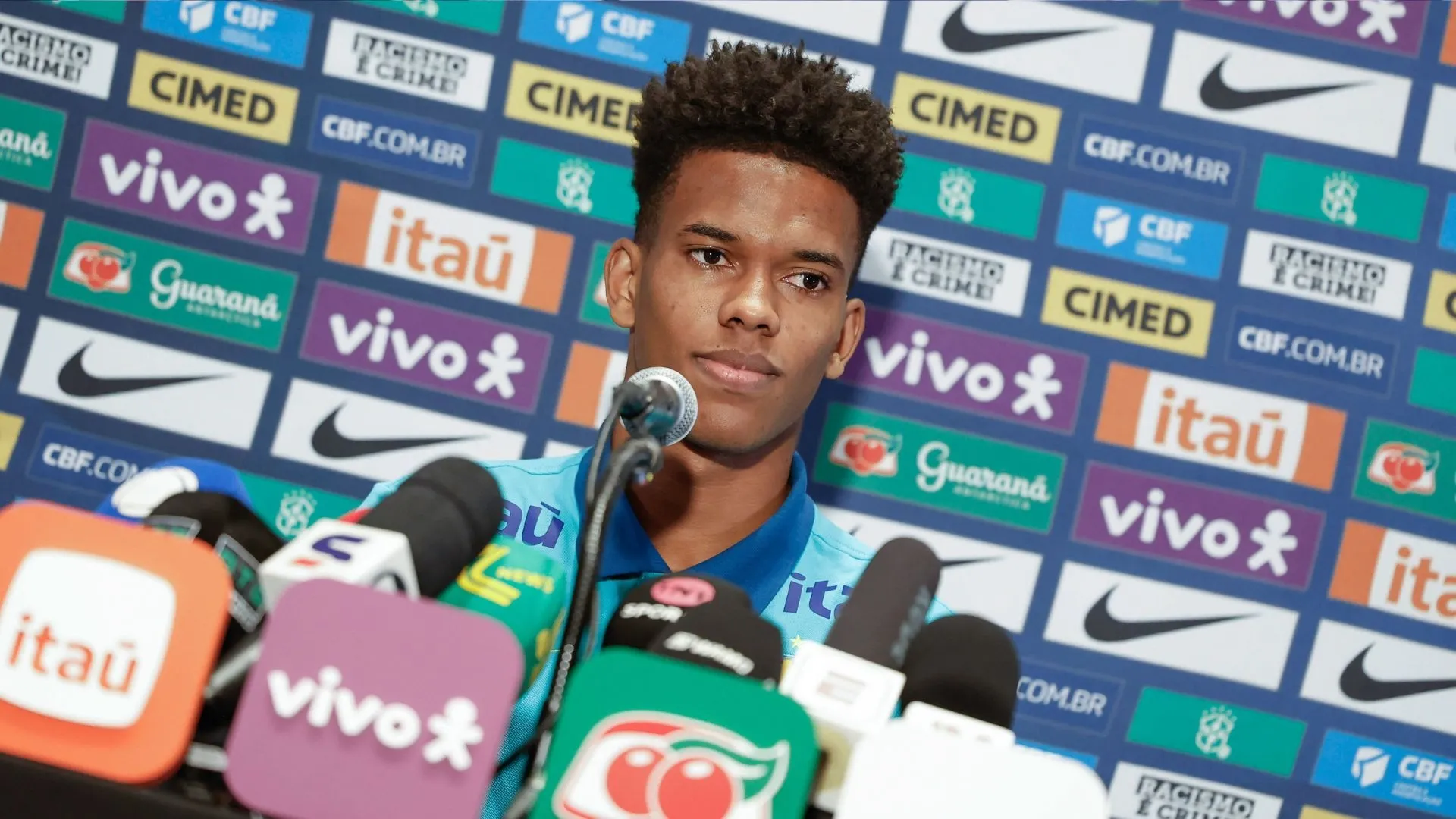 Estêvão coloca versatilidade à disposição da seleção: 'faço o que for melhor'